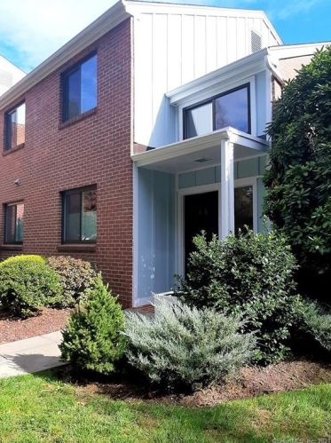 1 Hills Ln, Westport, CT 06880-2901