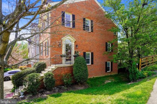 8000 Readington Ct, Springfield, VA 22152-3659
