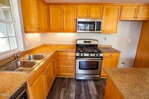 628 Green River St, Oxnard, CA 93036-5318