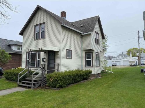 1457 Cedar St, Green Bay, WI 54302-1858