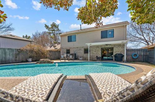 1917 Maxwell Dr, Lewisville TX  75077-7520 exterior