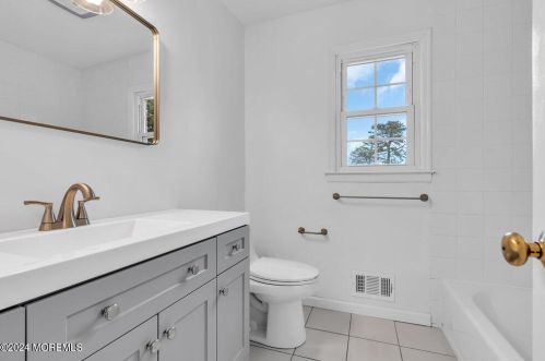 828 Burnt Tavern Rd, Bricktown NJ  08724-2540 exterior