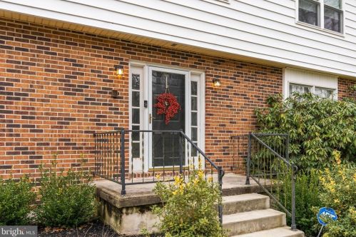 176 Sunset View Dr, Glen Mills, PA 19342-1274