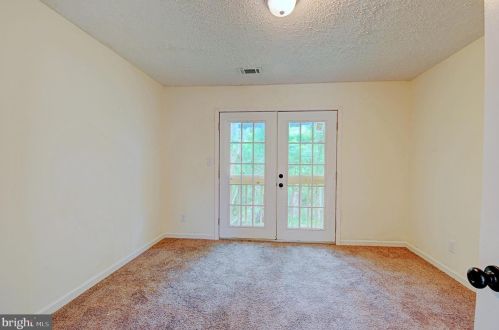 34 King David Dr, Linden VA  22642-6323 exterior