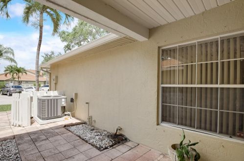 1603 Maplewood Dr, West Palm Beach, FL 33415-1479