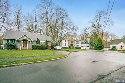 867 Shadowbrook Rd, Ridgewood, NJ 07450-2932