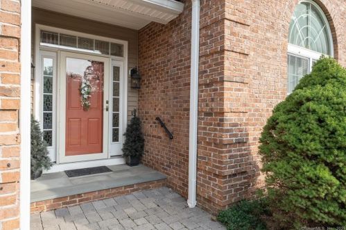 104 Stonegate Ct, Cheshire, CT 06410-3464
