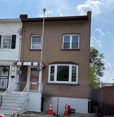 4322 Tremont Ave, Bronx, NY 10465-3321