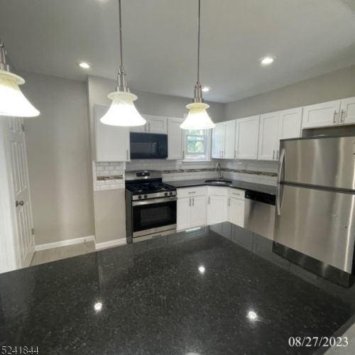 124 8th Ave, Roselle NJ  07203-2032 exterior