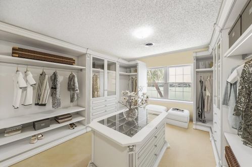 2926 Dominique Dr, Galveston TX 77551-1572 exterior