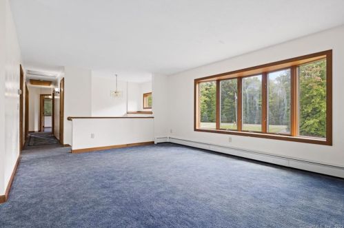 175 West Rd, Wapping, CT 06074-1943
