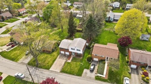 121 Paree Dr, Pittsburgh, PA 15239-2423