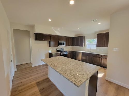 1610 Ladelle St, Dinsmore TX  77488-3428 exterior
