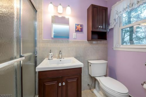 265 Hillcrest Rd, Ridgewood NJ  07450-2435 exterior