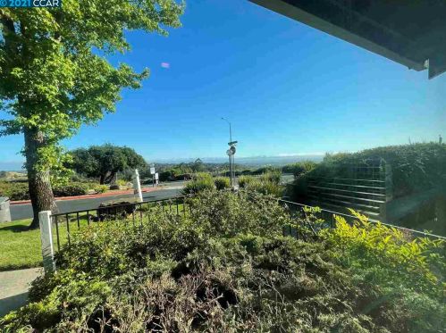 10 Chimney Rock, Oakland, CA 94605-4605