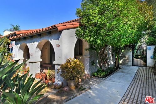 11491 Sunshine Ter, North Hollywood, CA 91604-3129