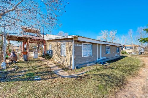 114 Main St, Welcome, TX 78944-5018