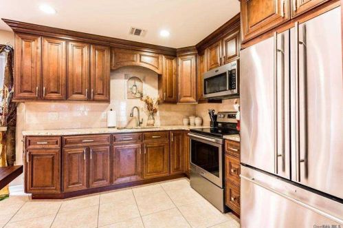 3944 Alken Ave, Seaford, NY 11783-1416
