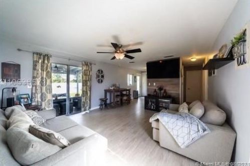 17015 78th Ave, Hialeah, FL 33015-3801