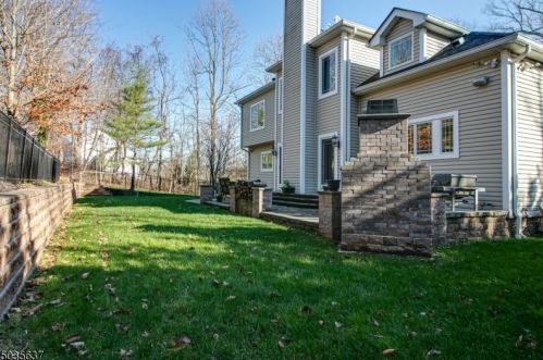 1 Mueller Pl, Warren NJ  07059-5703 exterior