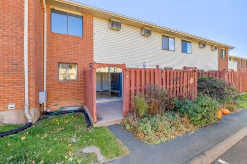 211 Homestead St, Manchester CT  06042-3067 exterior