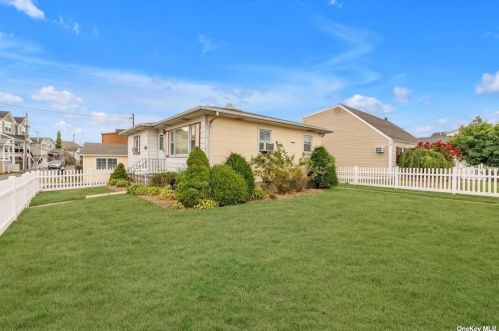 101 Kopf Rd, North Bellmore, NY 11710-4711