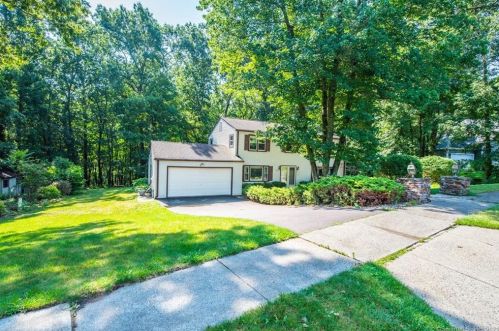 170 Knollwood Rd, Manchester, CT 06042-2401