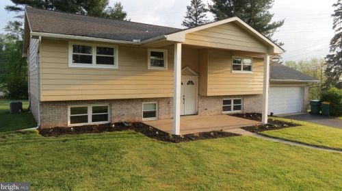 1309 Jill Dr, Hummelstown, PA 17036-9002