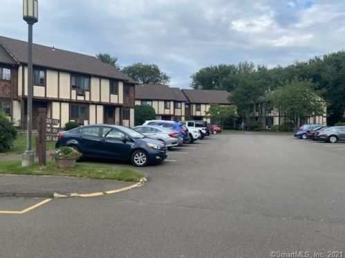 346 Foxwood Ln, Milford, CT 06461-2734
