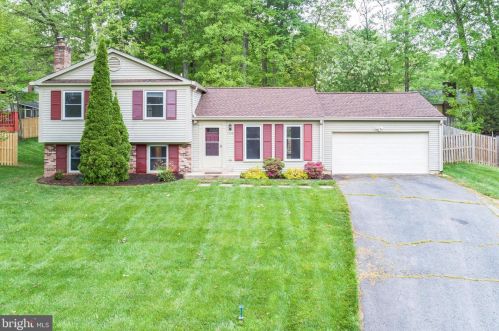 1548 Hiddenbrook Dr, Herndon, VA 20170-2816