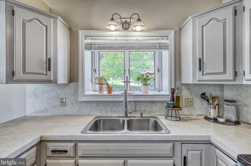 1015 Country Club Rd, Camp Hill PA  17011-1049 exterior