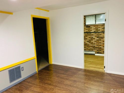 3 Highview Dr, Woodbridge NJ  07095-3905 exterior