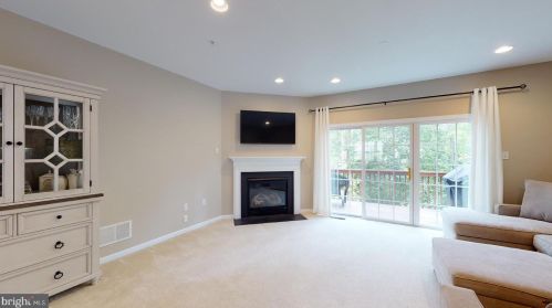 215 Buchanan Ct, Downingtown, PA 19335-3094