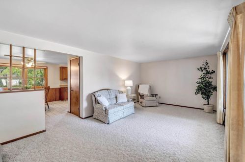1038 Downer St, Green Bay, WI 54304-2025