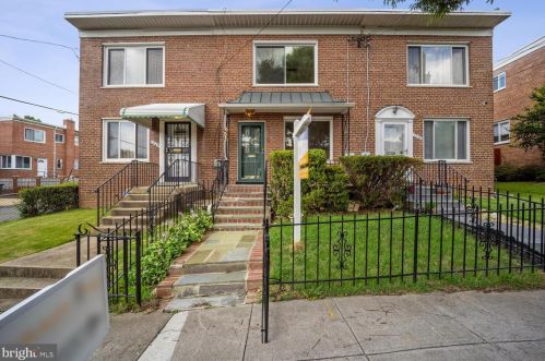 1226 Farragut Pl, Washington, DC 20017-2816