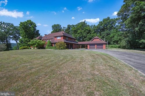 1740 Tall Oaks Rd, Molino, PA 17961-9540