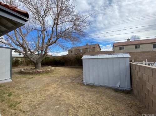 614 Avenue, Lancaster CA exterior