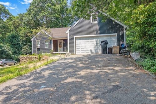 9 Cappawack Rd, Mashpee, MA 02649-4411