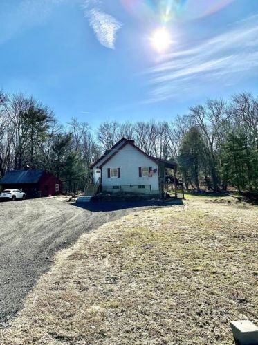 607 Maple Valley Rd, Coventry RI  02816-5018 exterior