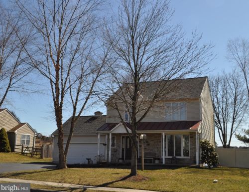 70 Victoria Dr, Dale, PA 19504-8885