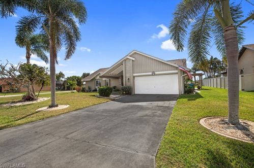 1726 2nd St, Cape Coral, FL 33909-2741