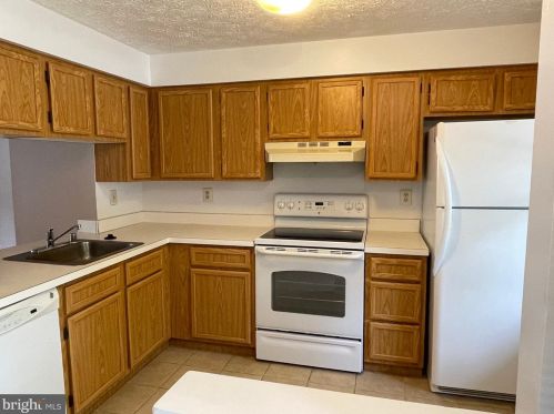 1628 Devil Ln, Woodbridge VA  22192-2829 exterior