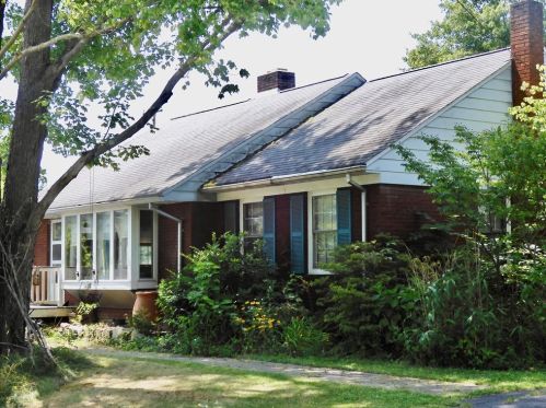 140 Logan Dr, Mercer, PA 16137-8512
