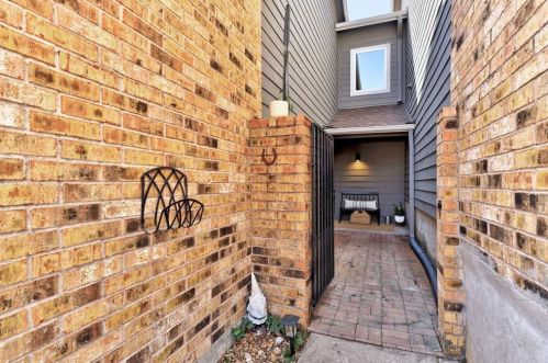 7211 Coronado Cir, Austin, TX 78752-2008