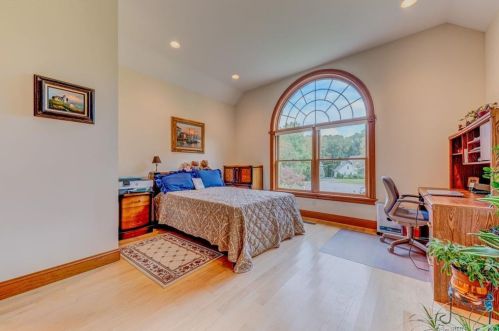 223 Castlewood Dr, Kensington CT  06037-2951 exterior