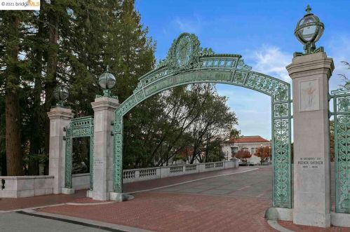 2515 Hilgard Ave, Berkeley CA  94709-1130 exterior