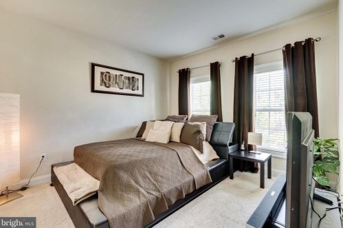 6857 Hartzell Hill Ln, Haymarket VA  20169-4944 exterior