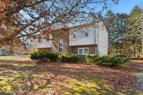 58 Lapsley Ln, Lakewood, NJ 08701-3158