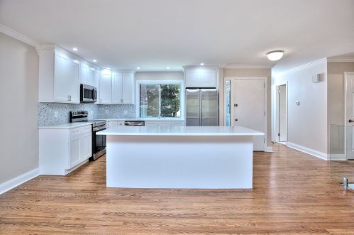 208 Acorn Ln, Stratford, CT 06614-8183