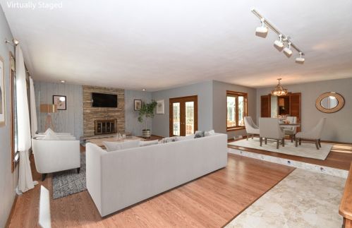 10229 River Rd, Thiensville, WI 53092-4560